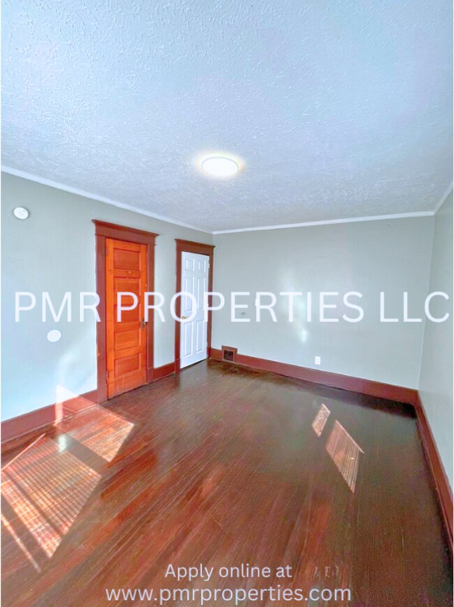 Building Photo - 3Bedroom/1Bathroom Home