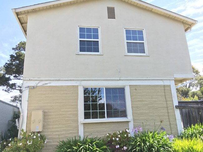 Building Photo - 1127 Forest Ave