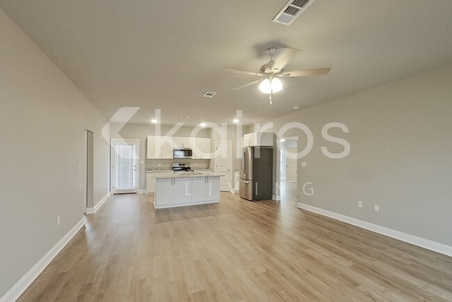 Building Photo - 13784 Willowmore Dr