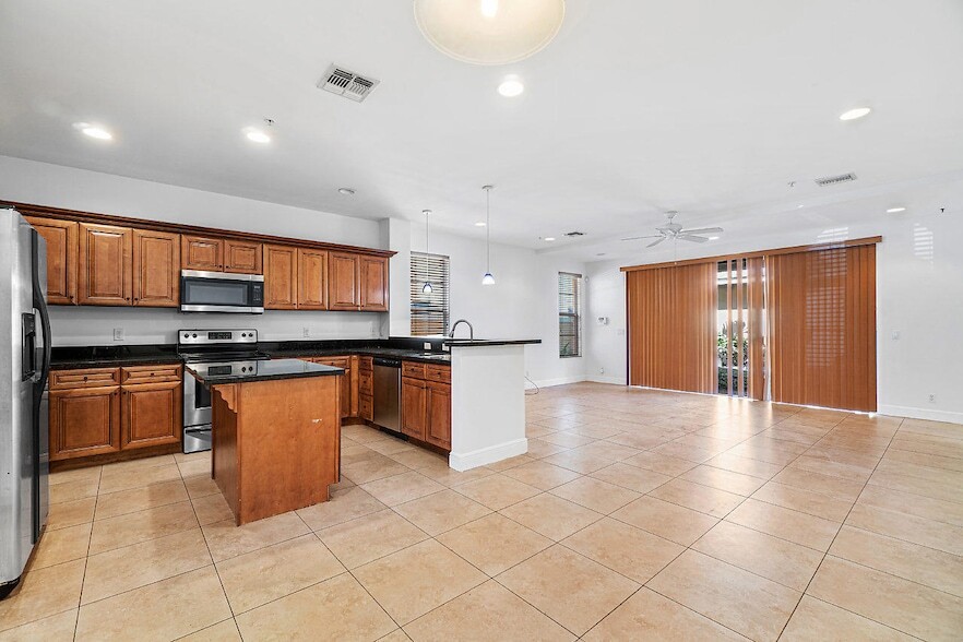 Photo - 811 S Federal Highway Unit