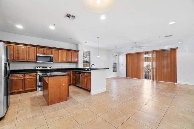 Photo - 811 S Federal Hwy Apartment