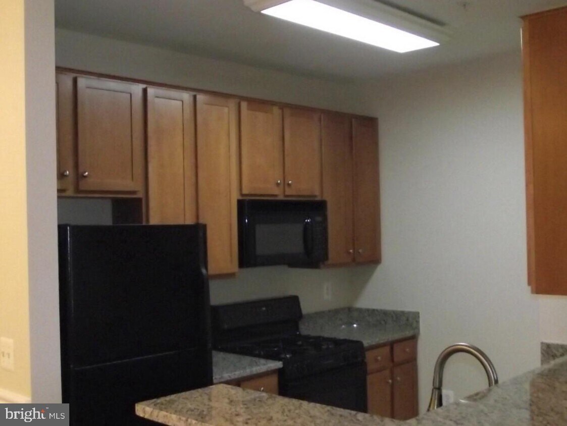 Foto principal - 4870 Eisenhower Ave