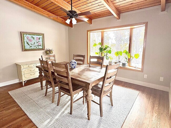 Foto del edificio - Beautiful West End 3-Bedroom | Fully Furnished | Utilities + WiFi Included | Hot Tub Retreat