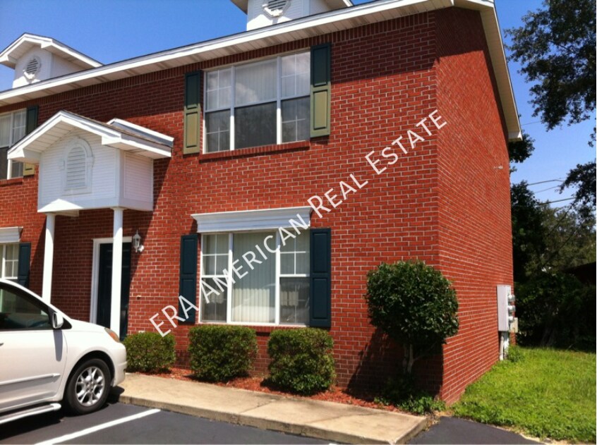 832 Stonegate Ct, Fort Walton Beach, FL 32547 Townhome Rentals in