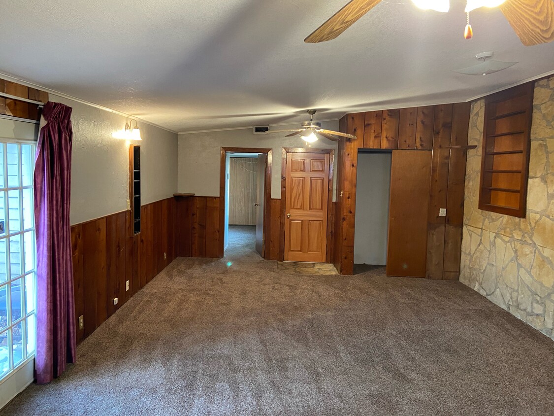 Building Photo - 1008 Lowry St