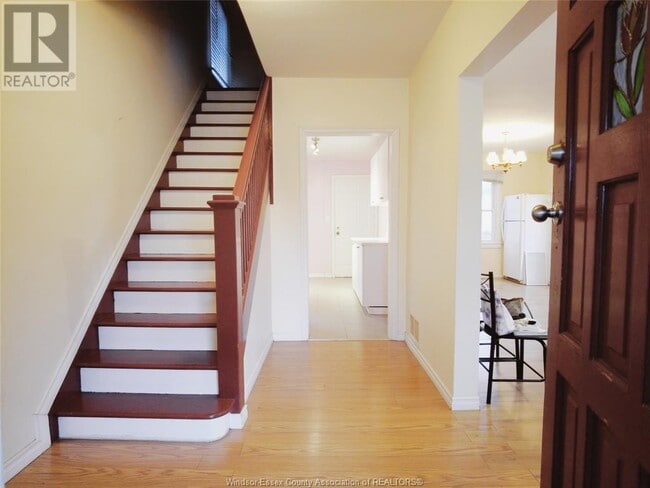 Photo du bâtiment - 360 Ellis St W