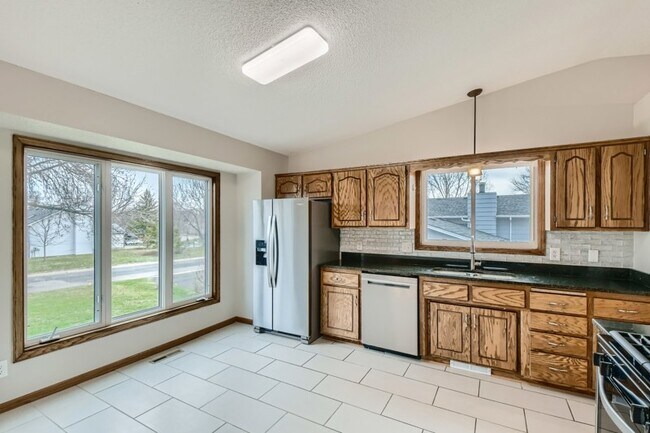 Building Photo - 1609 Rio Loma Ln