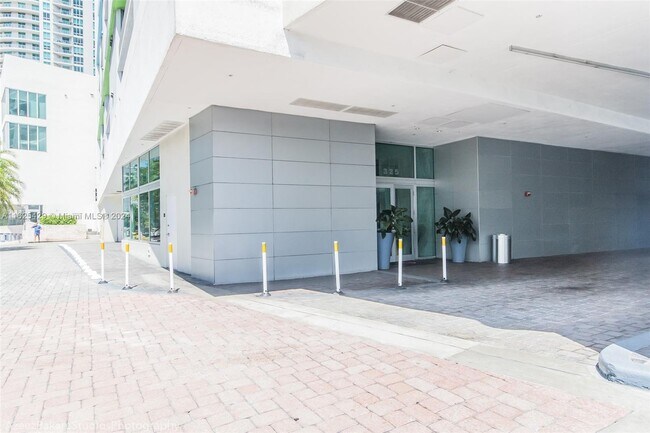Foto del edificio - 335 S Biscayne Blvd