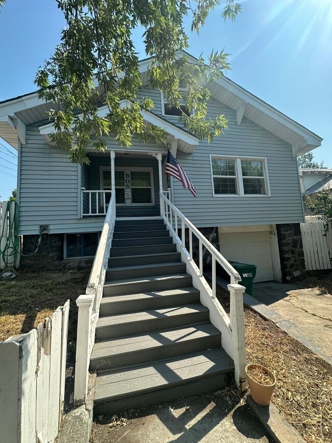 Building Photo - 505 N 5th St