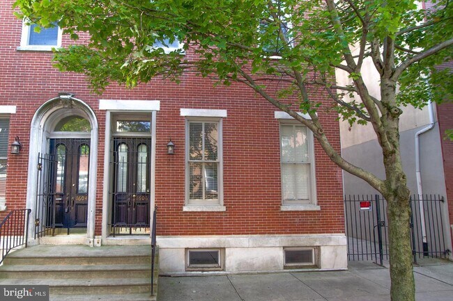 Building Photo - 1606 Wallace St