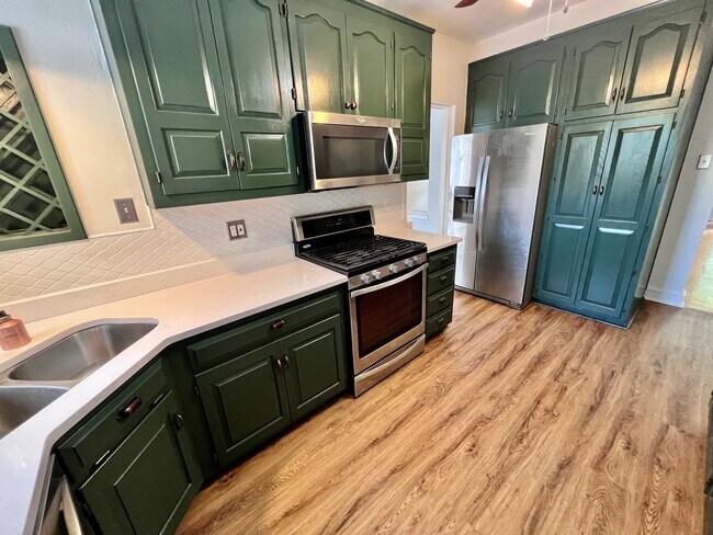 Foto del edificio - 7441 Teasdale Ave