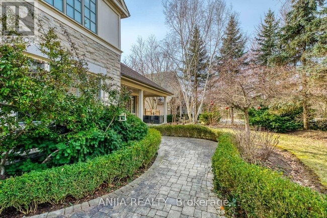 Building Photo - 376 Lakeshore Rd W