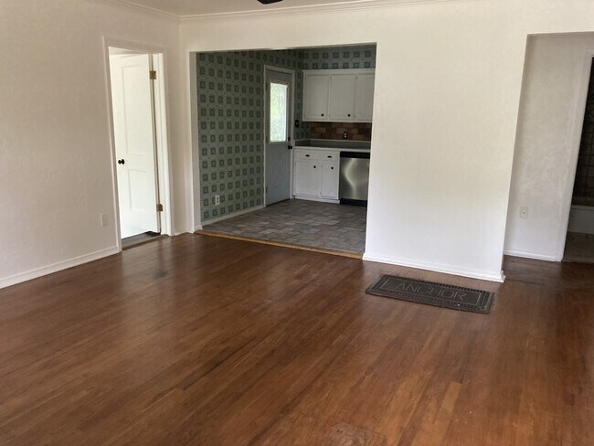 Building Photo - 111 E 12th St