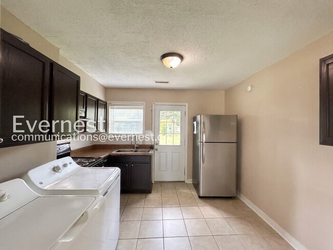 Building Photo - 2-Bed/1-Bath Home/Voucher Accepted/Available Now!
