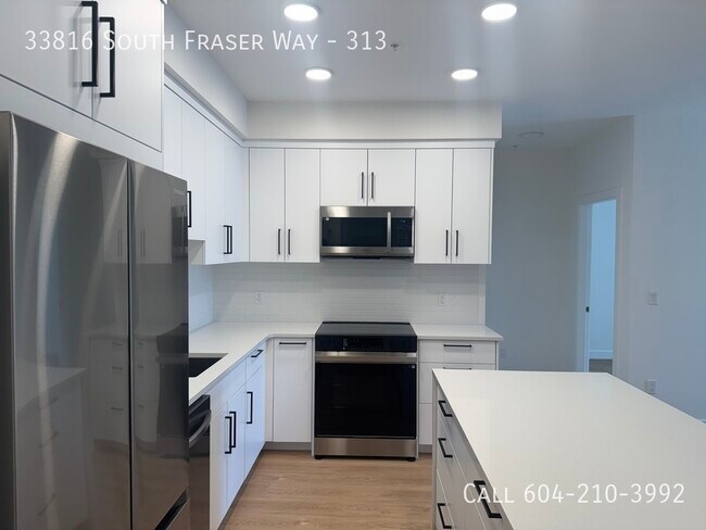 Photo du bâtiment - Brand New 2 Bed + Den Condo with Large Patio