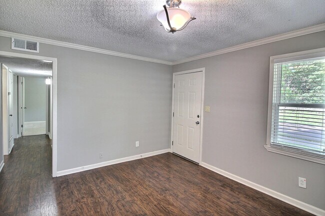 Building Photo - 287 S Rowlett St