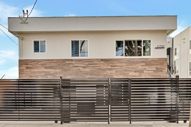 Foto del edificio - 11720 Hamlin St