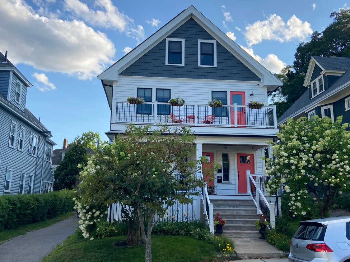 Primary Photo - 44 Bradfield Ave