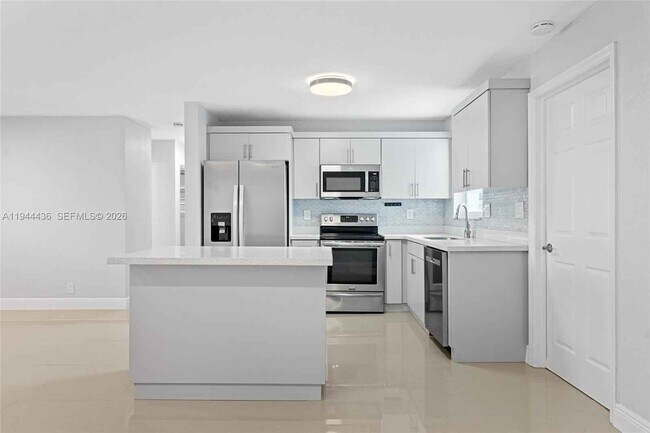 Foto del edificio - 1472 NE 62nd St