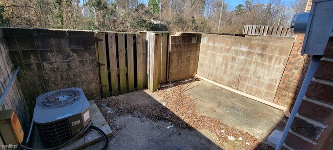 Building Photo - 2 br, 1 bath Townhome - 3923 Overland Hts ...