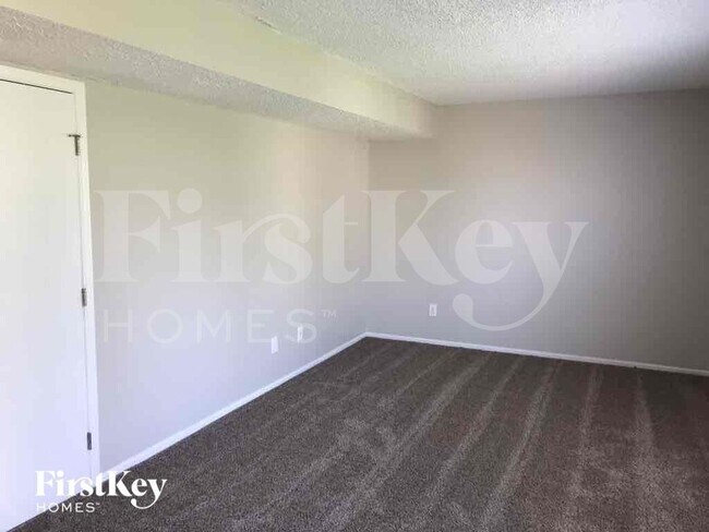 Foto del edificio - 1221 Crossbrook Blvd