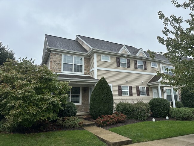 Building Photo - 701 Brentwood Dr