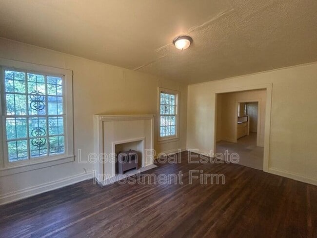 Building Photo - 3041 Desoto St