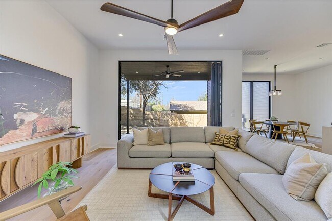 Foto del edificio - 2401 Trailside Dr