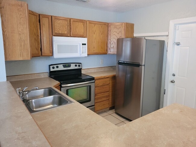 Foto del edificio - Live Close to It All in This Updated 3-Bed...