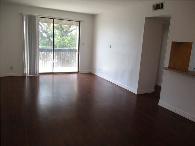 Foto del edificio - 6122 Ridgecrest Rd
