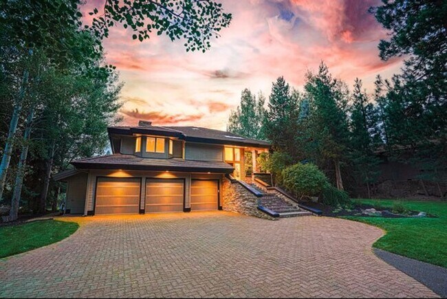 Building Photo - Large home in gated community
