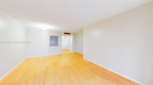 Foto del edificio - 1780 NE 191st St