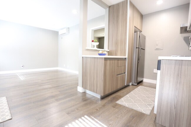 Foto del edificio - 1757 N Kingsley Dr