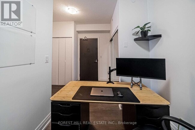 Photo du bâtiment - 3700 Hwy 7 W