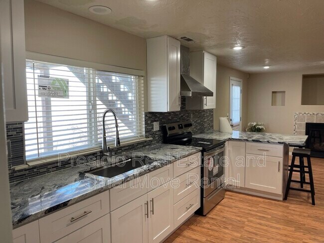 Photo - 3408 Huntington Dr Apartment