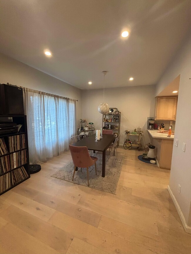 Dining Room - 14050 Magnolia Blvd