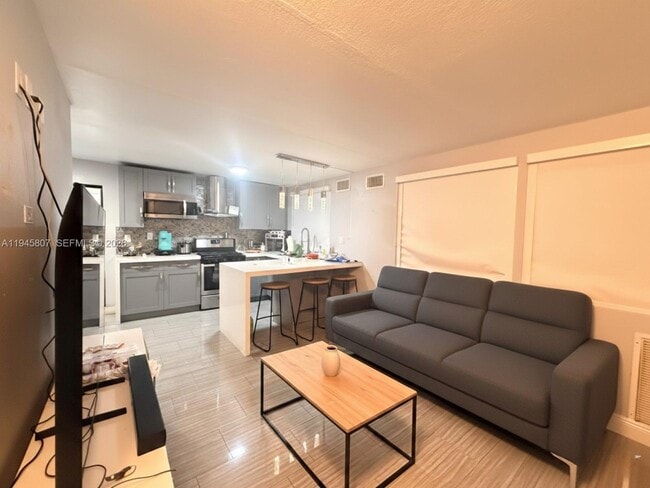 Foto del edificio - 10417 NW 129th St