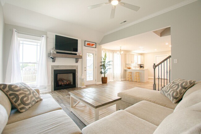 Foto del edificio - Pet Friendly Three Bedroom with Bonus!