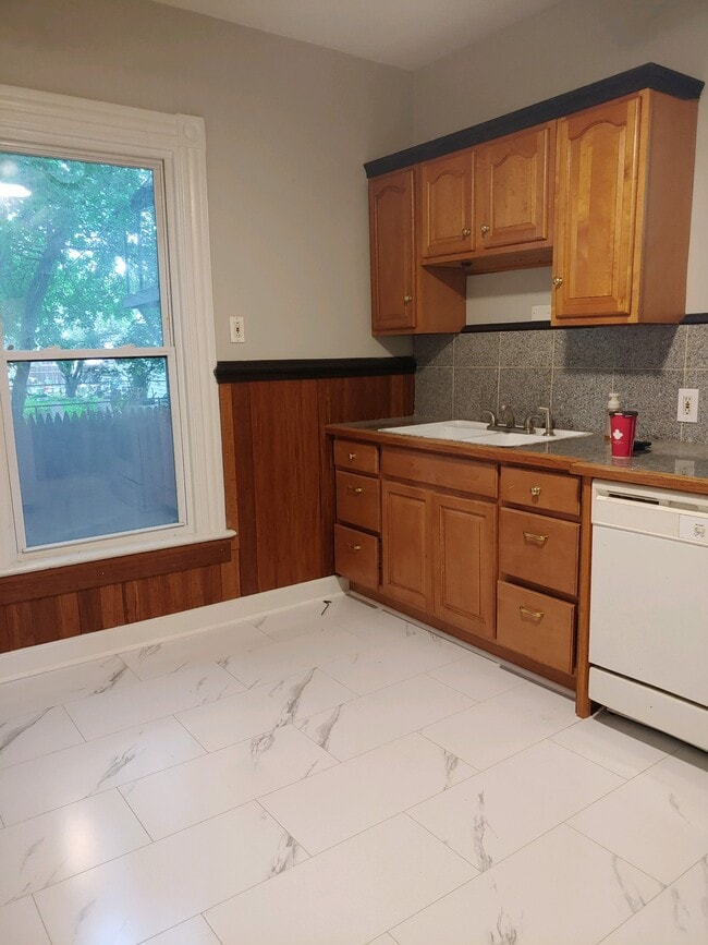 Building Photo - 928 W Ferry St