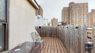 Building Photo - 314 E 106th St