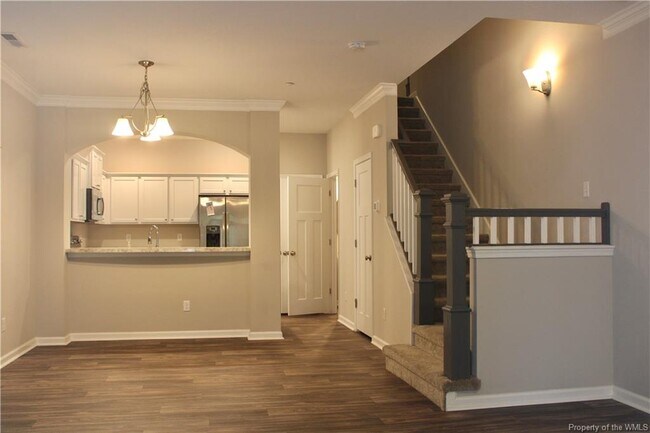Building Photo - 709 Promenade Ln