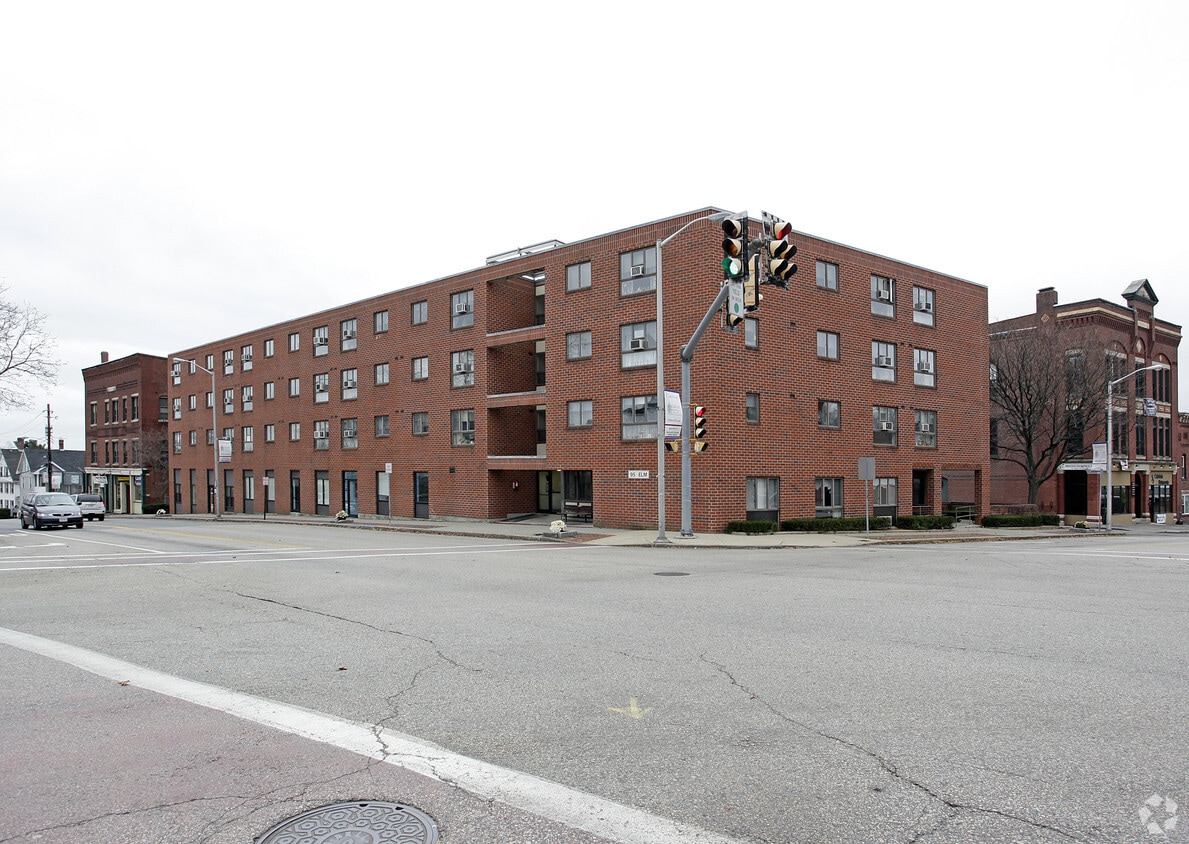 Centerview Building Apartments in Millbury, MA