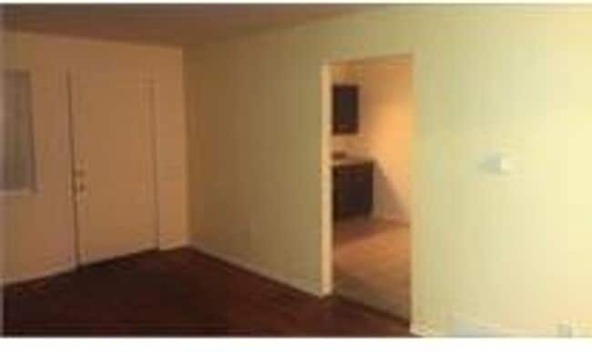 Photo - 975 S Lowell Blvd Apartment