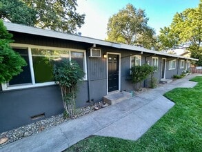 Building Photo - 2423 Mariposa Ave