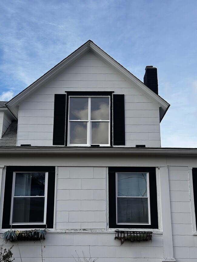 Building Photo - 2500 S Saginaw St