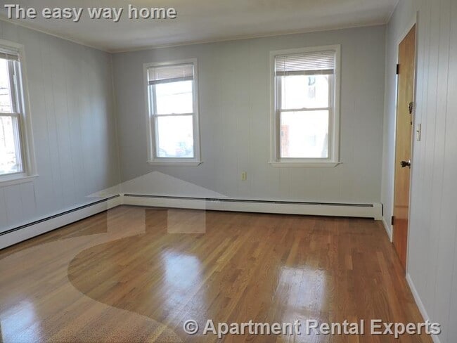 Building Photo - 119 Amory St