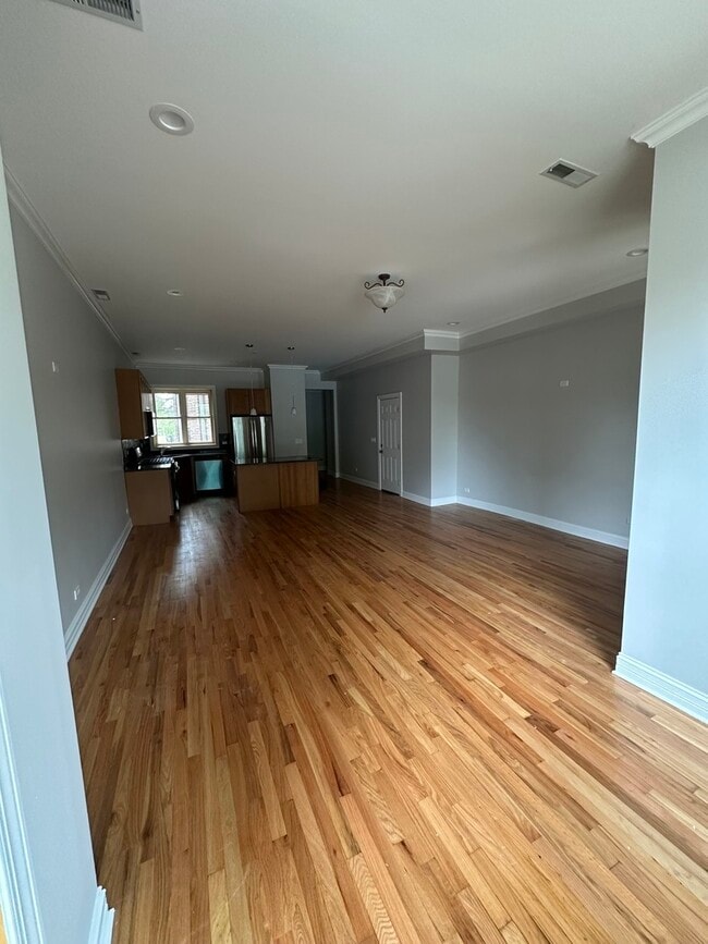 Building Photo - 4824 S King Dr