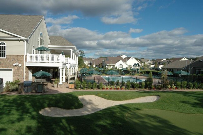 Building Photo - 198 Village Green Dr