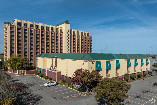 Vista adicional del edificio - The Sterling Hotel Dallas Apartments