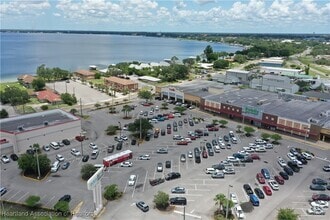 Building Photo - 1025 Lakeview Dr